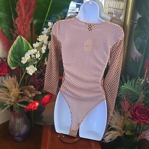 NEW Forever 21 Tan Mesh Fishnet Style Long Sleeve Bodysuit - Picture 5 of 6
